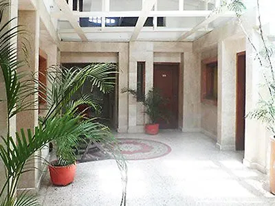Tom Apartahotel