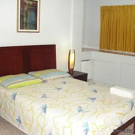 Tom Apartahotel