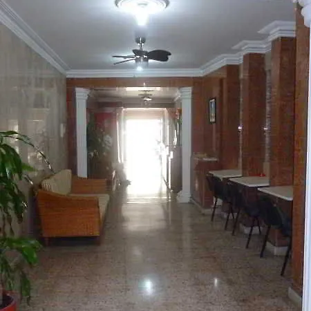 Tom Apartahotel 3*